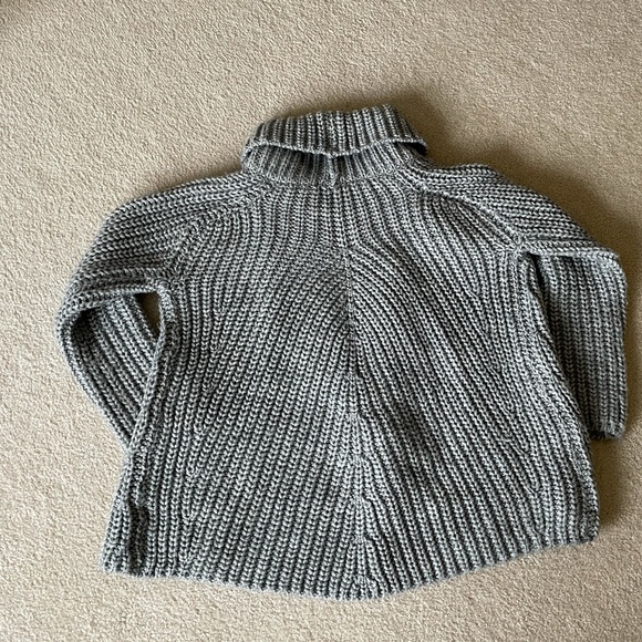 Gorgeous Soft Grey Warm Cardigan Sweater ❄️ - Picture 2 of 9